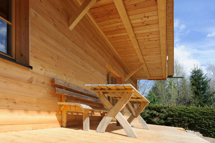 Haus - Garten - Holzbank