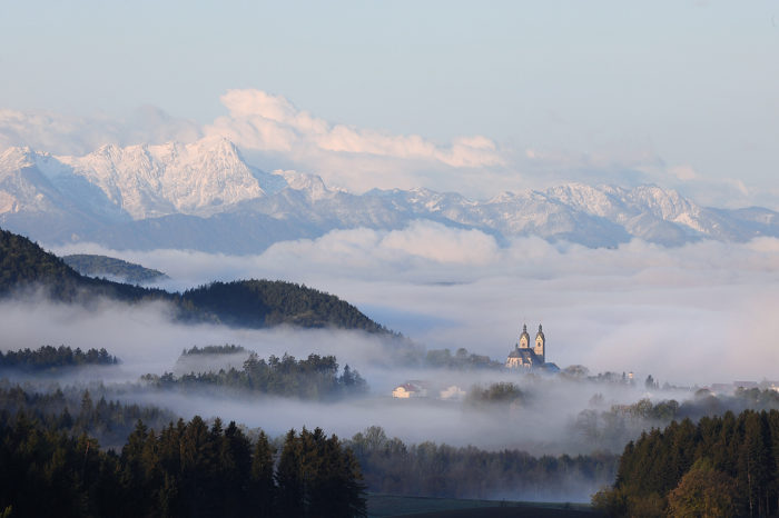 Maria Saal Dom Landschaft Kärnten Karawanken Nebel